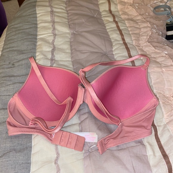 Pink bra - Picture 2 of 2